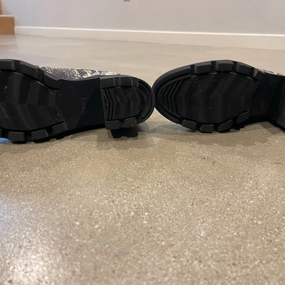 Marc Fisher Lanie Faux Leather Snakeskin Combat Boots Size 8 - Picture 7 of 10